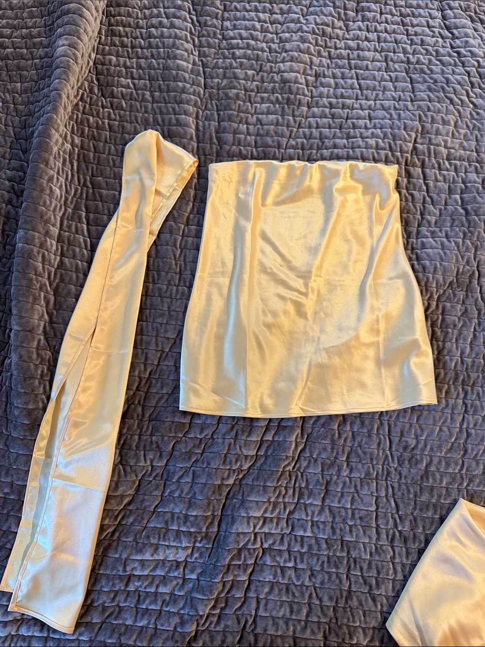 Reformation Sienna Satin Top Yellow - Size 4